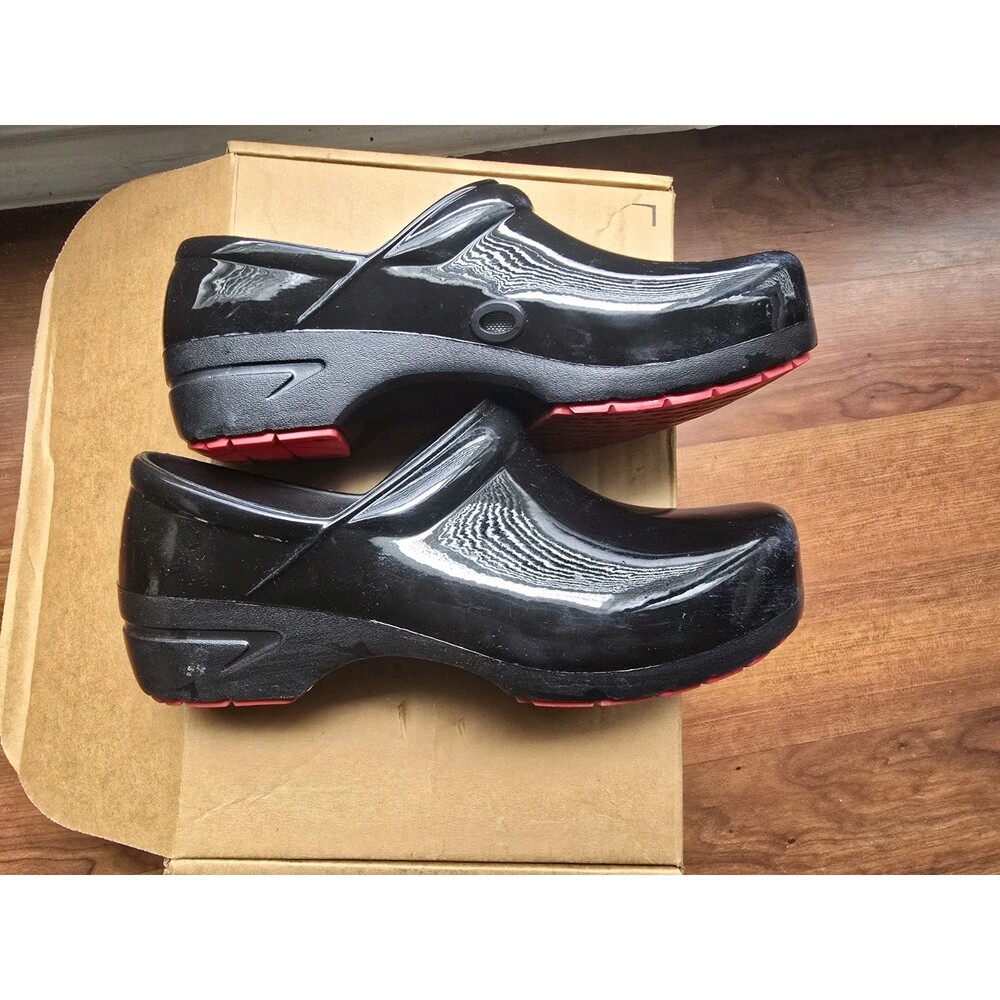 Anywear Guardian Angel Non-Slip Slip Resistant Work Shoes Nurse Shoes Chef Clogs